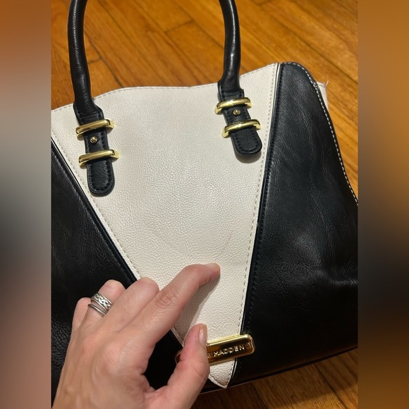 Steve Madden Black and White Purse Handles and Crossbody - Picture 3 of 14